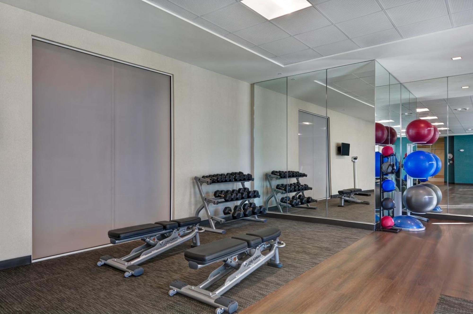 Courtyard By Marriott Jackson Madison Hotel Bagian luar foto