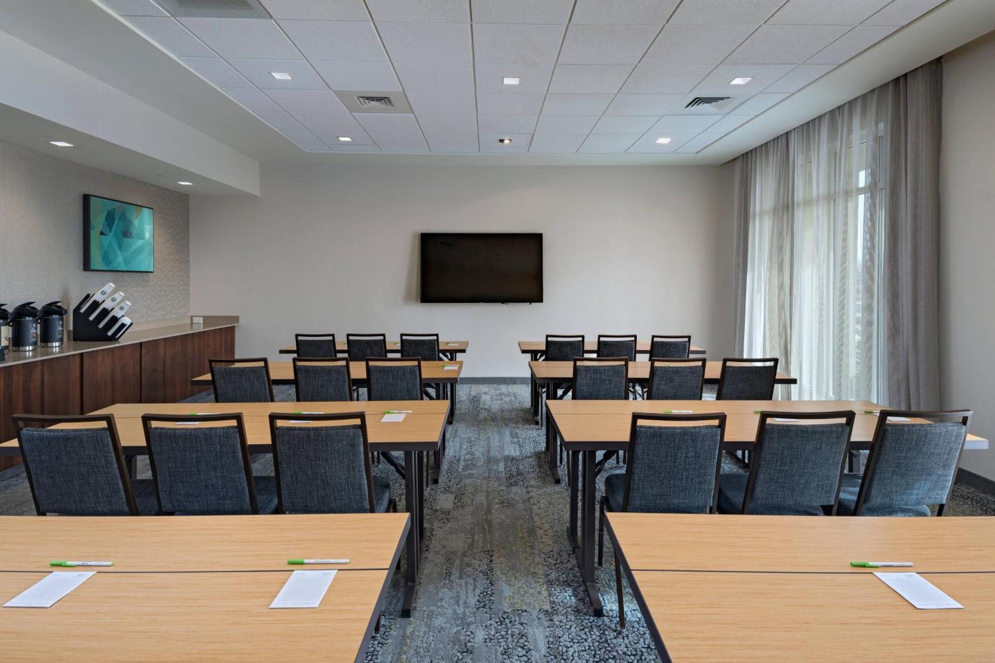 Courtyard By Marriott Jackson Madison Hotel Bagian luar foto